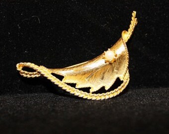 Vintage Gold Clad Leaf with Ribbon and Pearl Brooch, 313087