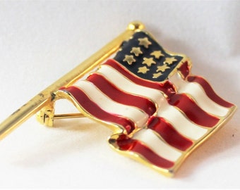 Vintage Wavy Gold Plated Enamel Coated USA Flag Brooch, Flag Pin, July 4th, Memorial Day, Patriotic, Election Day, US Flag, 313244