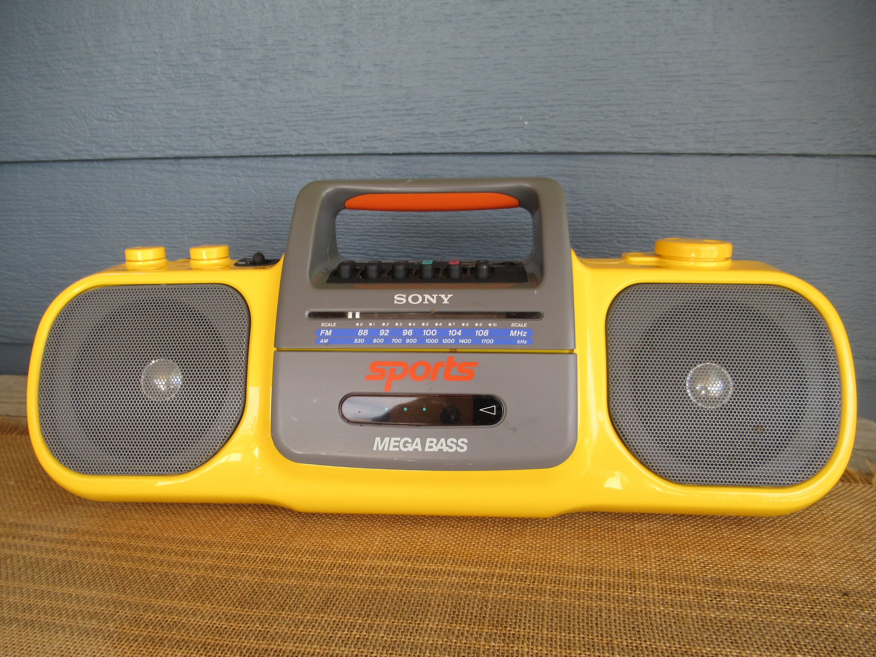 SONY スポーツラジカセ イエロー MEGA BASS Vintage 90's Sony Sport Mega Bass Boombox, Yellow Portable Radio