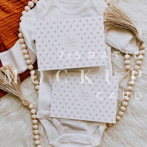 Baby Einladung Mockup, Doppelkarte Baby Shower Mock Up, Rost Baby Ankündigung, Smart Object, Querkarte 7x5 021