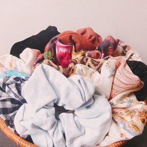 Upcycled fabric scrunchies / Ecological scrunchies / Sustainable woman gift idea