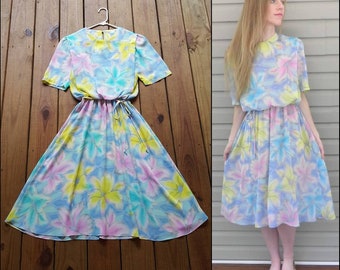 Vintage 80's Small pastel blue, pink, yellow lily floral short sleeve tie waist midi dress - 1980's