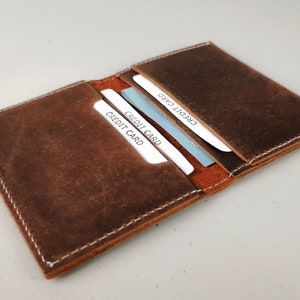 Portefeuille en cuir monogrammé, portefeuille minimaliste, porte-carte de visite, portefeuille mince, bifold en cuir, portefeuille brun, portefeuille simple en cuir, cadeau