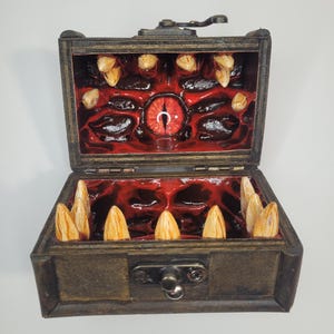 Cofre de dados de imitación personalizado para mazmorras y dragones, juego de rol de mesa Magic: The Gathering imagen 16