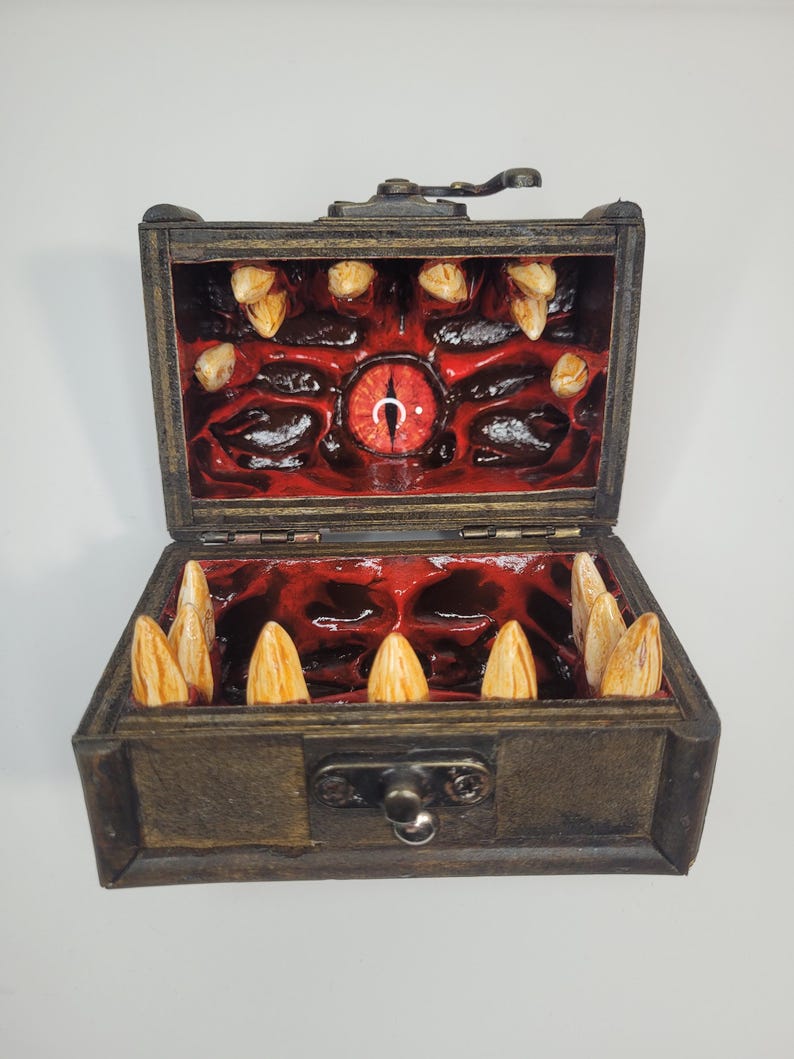 Cofre de dados de imitación personalizado para mazmorras y dragones, juego de rol de mesa Magic: The Gathering imagen 16