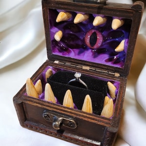 Dnd Engagement ring box mimic chest, wedding ceremony ring bearer, nerd wedding gift box, dnd campaign proposal idea, wedding band holder