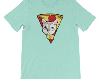 Pode incluir: Uma camiseta azul claro com um gráfico de um rosto de gato espiando de uma fatia de pizza.