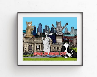 Könnte beinhalten: Eine digitale Illustration von vier Katzen vor einer Stadtkulisse. Die Katzen sind in verschiedenen Posen, wobei eine Katze auf ihren Hinterbeinen steht und eine andere Katze auf ihren Hinterbeinen sitzt. Die Stadtkulisse ist im Hintergrund und umfasst Gebäude und eine Brücke. Der Text "Attack on Kansas City!" ist unten im Bild in Rot geschrieben.