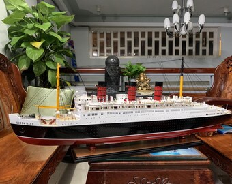 RMS Queen Mary ocean liner - Cunard-White Star Line - Wooden Model Ship - Size 39"