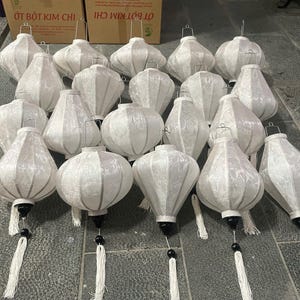 20 White Silk Vietnamese Lanterns 35cm: Wedding Decor