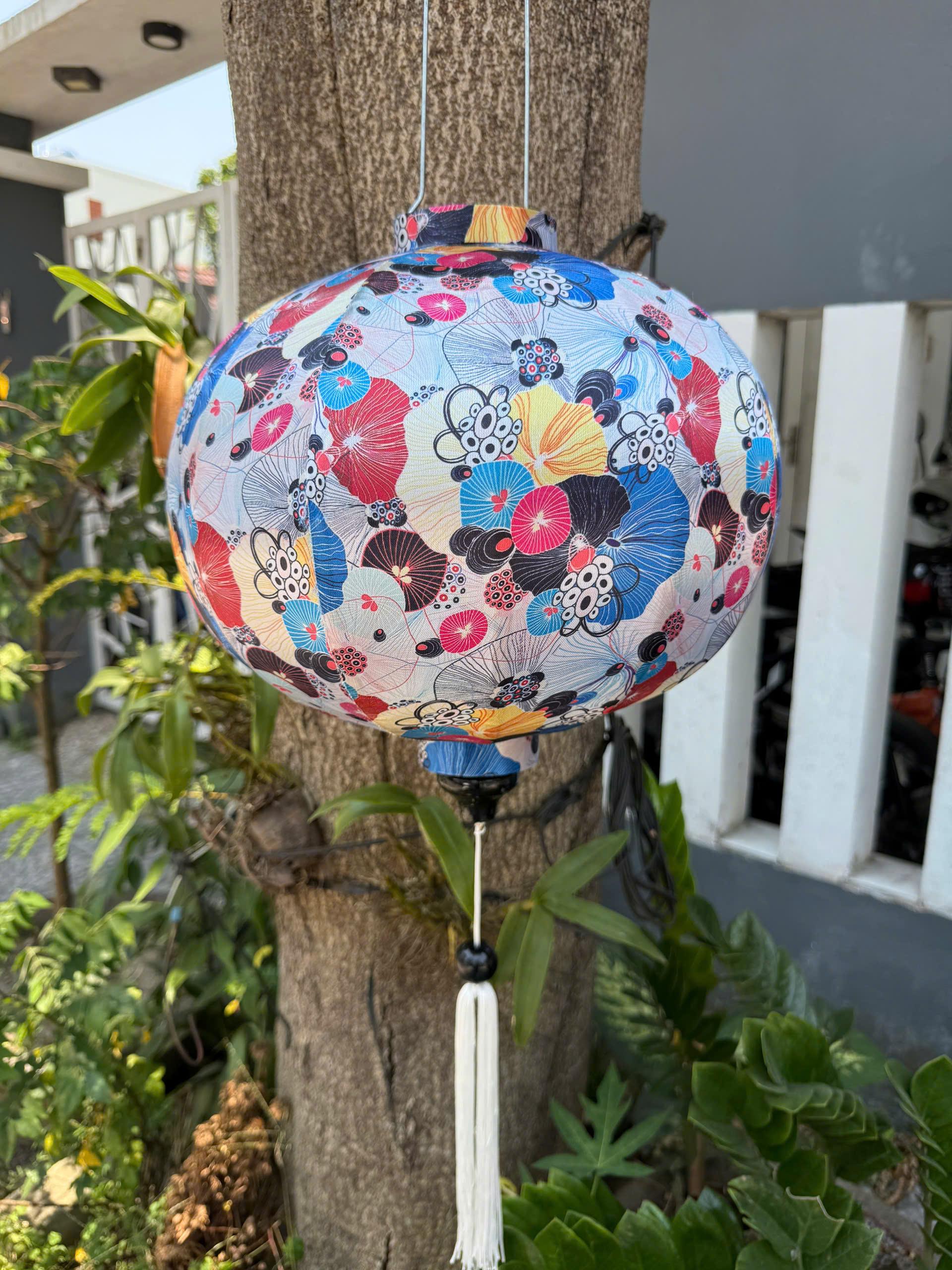 Ovale Vietnamese lantaarn, Chinese zijden