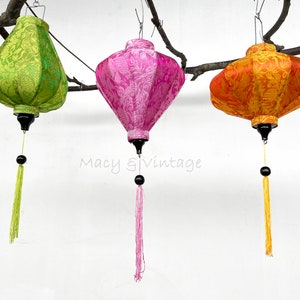 Set of 3 bamboo silk lanterns 35cm - Mix shape and color - Easy to put light bulb inside for lighting - Wedding decoration idea