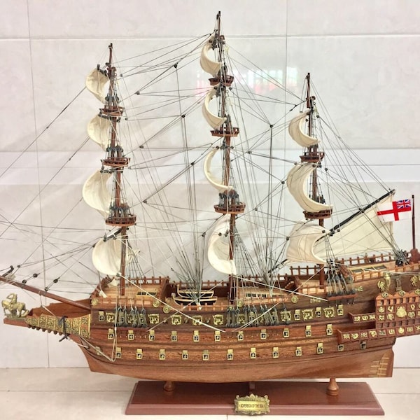 HMS Sovereign of the Seas Model Ship - Buque de guerra de la Armada Inglesa - Modelo de barco de madera - Tamaño 32"