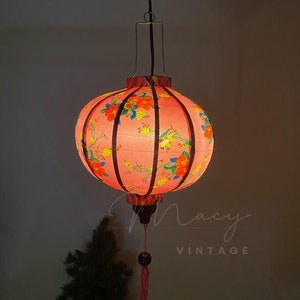 Lanterna impermeabile in bambù Hoi An da 35 cm - Bellissimi motivi floreali - Tessuto n. 5 - Lampada da matrimonio. Lampada da ristorante. Lanterne da giardino.