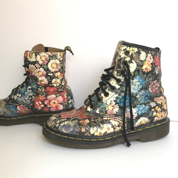 Made in UK Doc Martens / Woman Size 9.5 Shoes / Vintage Floral 90s Doc Marten Boots