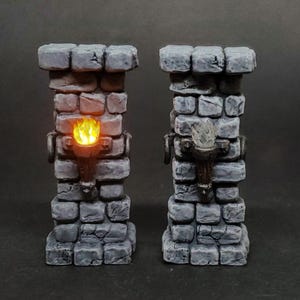 LED pillars with torches, painted dungeon support columns / DnD terrain Gloomhaven D&D WFB RPG tabletop wargaming Frosthaven Feypainting