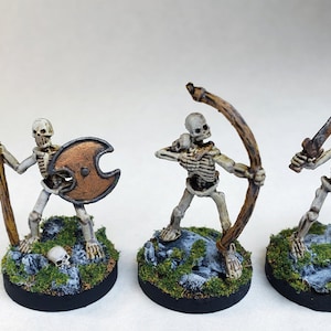 CUSTOM painted skeletons necromancer minions / Reaper bones miniatures / DnD Pathfinder Frostgrave Dungeons And Dragons D&D RPG Feypainting