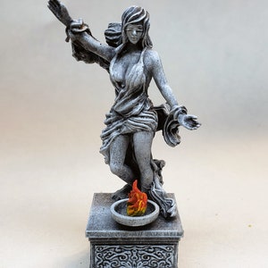 Painted Lady Justice statue terrain graveyard dungeon town square / Terrain miniatures D&D DnD Pathfinder 2E Frostgrave Gloomhaven Steampunk