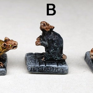 Rat familiar / painted plastic giant rats miniature / Citadel DnD Pathfinder Frostgrave Dungeons And Dragons D&D wargaming RPG / Feypainting