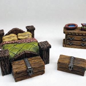 Painted tavern bedroom set, bed, 2 chests and cabinet furniture / Terrain miniatures D&D / DnD Pathfinder Frostgrave Heroquest WFB RPG RPG