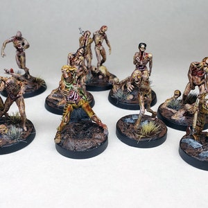 Painted zombies and undead horde for D&D / Tabletop monsters Terrain scenery miniature Reaper RPG DnD wargaming Pathfinder Frostgrave witch