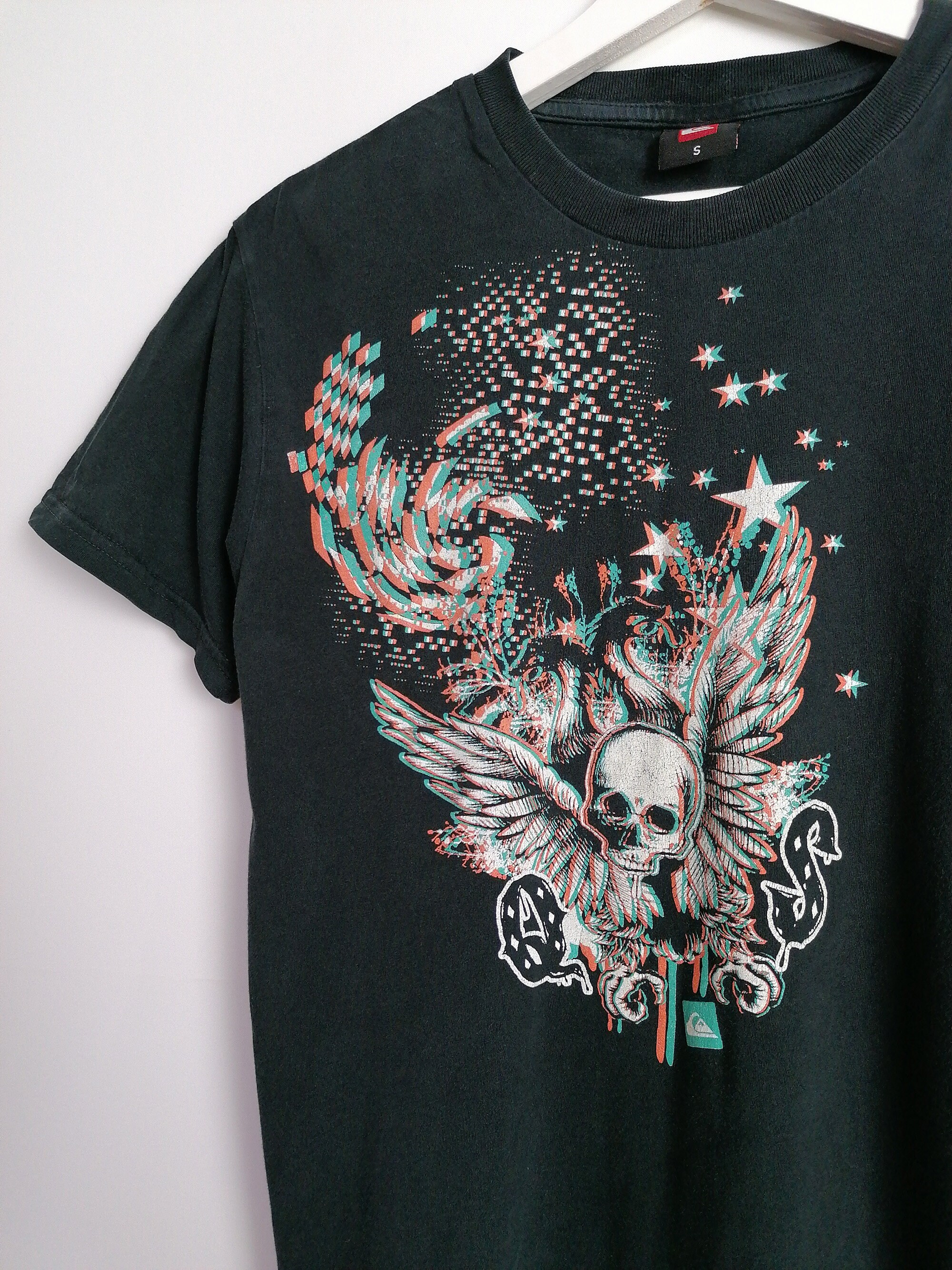 Black quiksilver t shirt hotsell