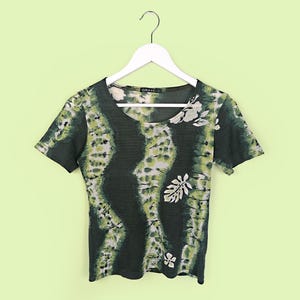 Vintage Y2K 2000s Green Print Mesh Top Sheer Blouse T-shirt  - size M-L