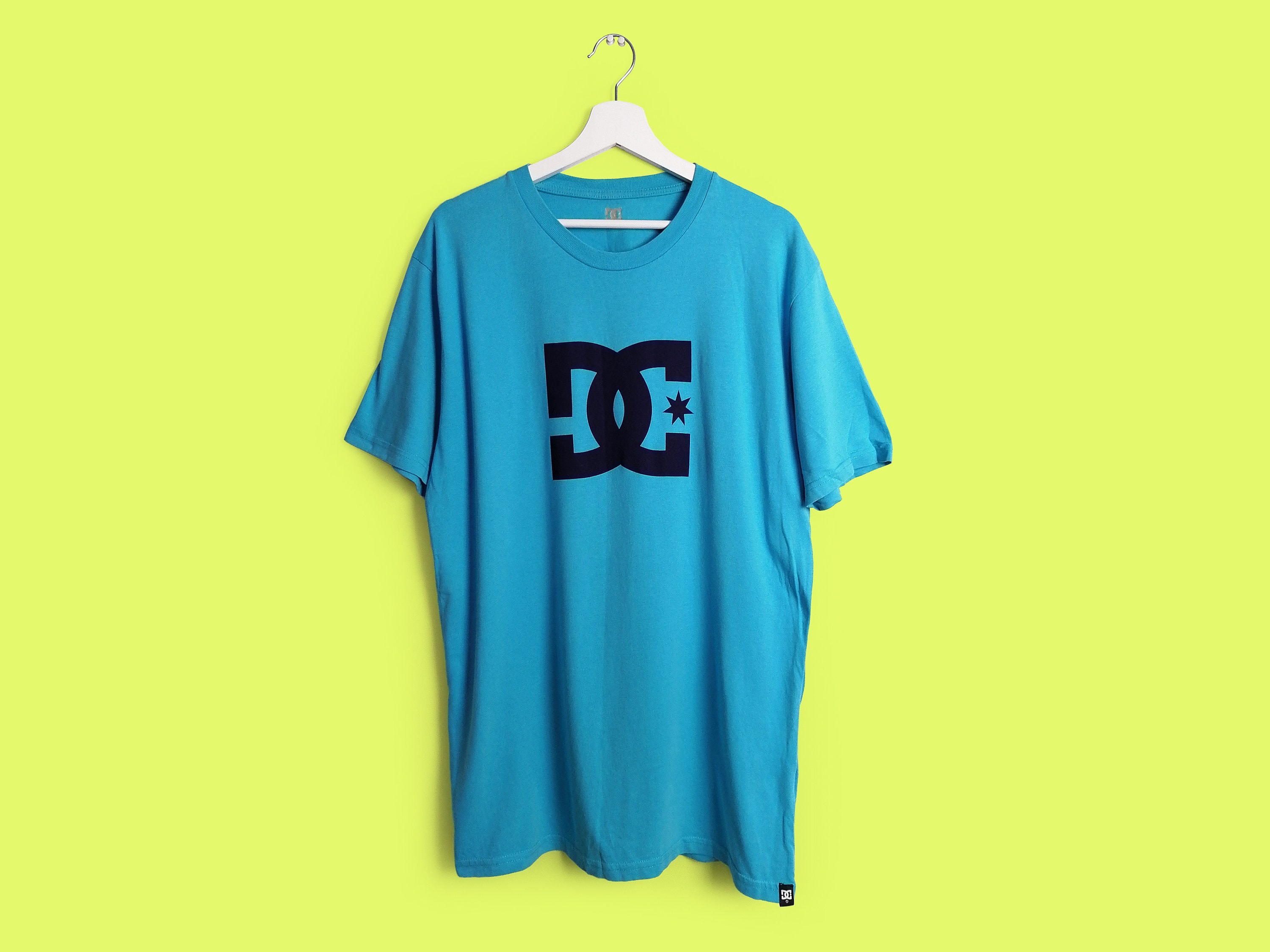 Vintage 90's Y2K DC Skate T-shirt Skateboarding Shirt in Vintage 90's Y2K DC Skate T-shirt Skateboarding Shirt in
