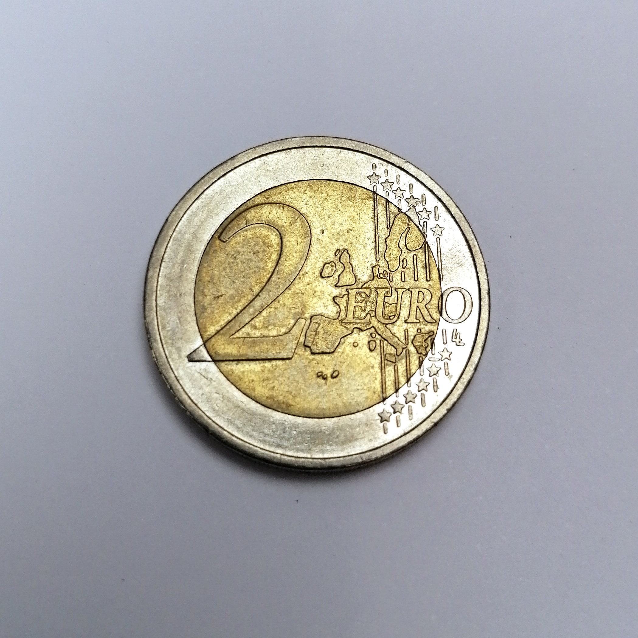 2ユーロ硬貨 コレクション用 イタリアで店をやってるんだけど、めっちゃ変な2ユーロ硬貨を見つけ