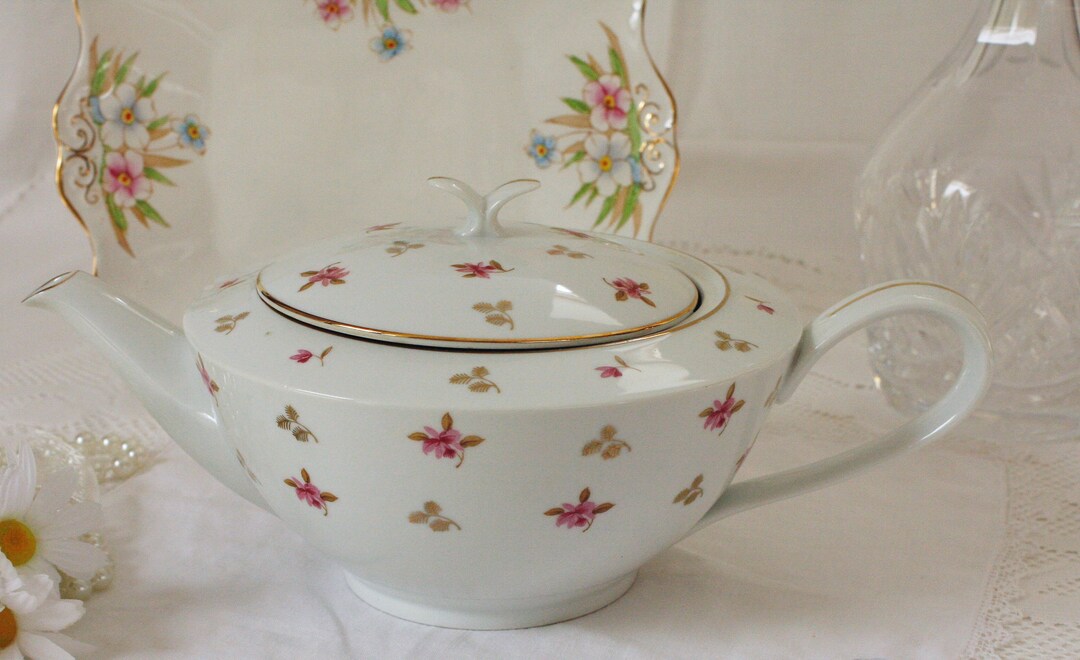 Rosebud Vintage Teapot Decorated With Rosebuds, a Great Size Teapot