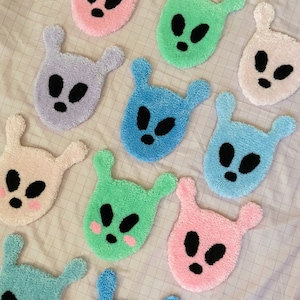 Small alien faces to hang - planet rug - handmade - tufting rug