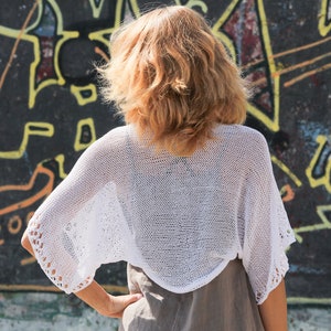 Short top white sweater