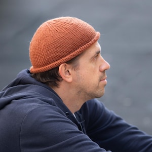 Bonnet court pour homme en laine, bonnet de pêcheur en tricot au crochet, tuque, feuilles d&#39;automne, cadeau de Noël couleur tricot main, bord roulé, mérinos, respectueux de l&#39;environnement