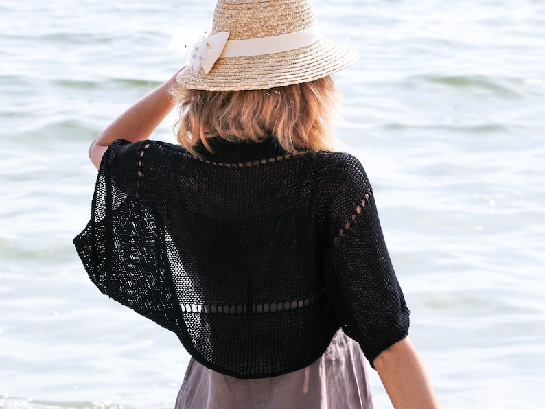 Zwarte bolero schouderophalend gebreid katoenen vest dames zomerjas gemaakt in Spanje strand gehaakte handgebreide schouder cover-up losse pure trui Zwart