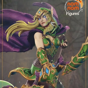 Puede incluir: Figura detallada de una arquera en pose dinámica, vestida con armadura verde y dorada con capa morada. La figura sostiene un arco y una flecha, con el logo "nom nom Figures" visible.