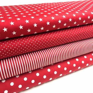 Könnte beinhalten: Vier rote Stoffmuster mit verschiedenen weißen Mustern: Sterne, Punkte, Streifen und größere Punkte.