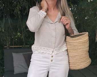 Vintage beige buttoned top with crochet detail Size L