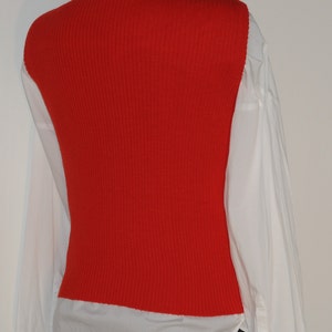 Vintage 70s red high neck sleeveless sweater with buckle Size 36-38 FR image 3