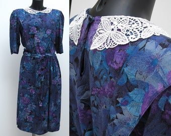 Vintage dress with white lace neck Size 36-38 FR