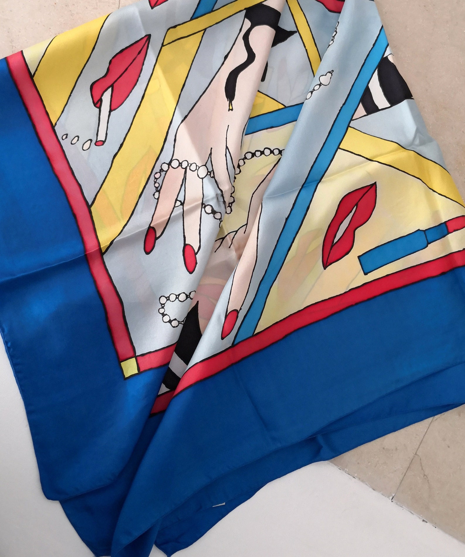 Foulard En Soie Vintage 100% - Motif Chevaux - Dimensions 86x89 Cm - Couleur Ivoire/Marron - Occasion