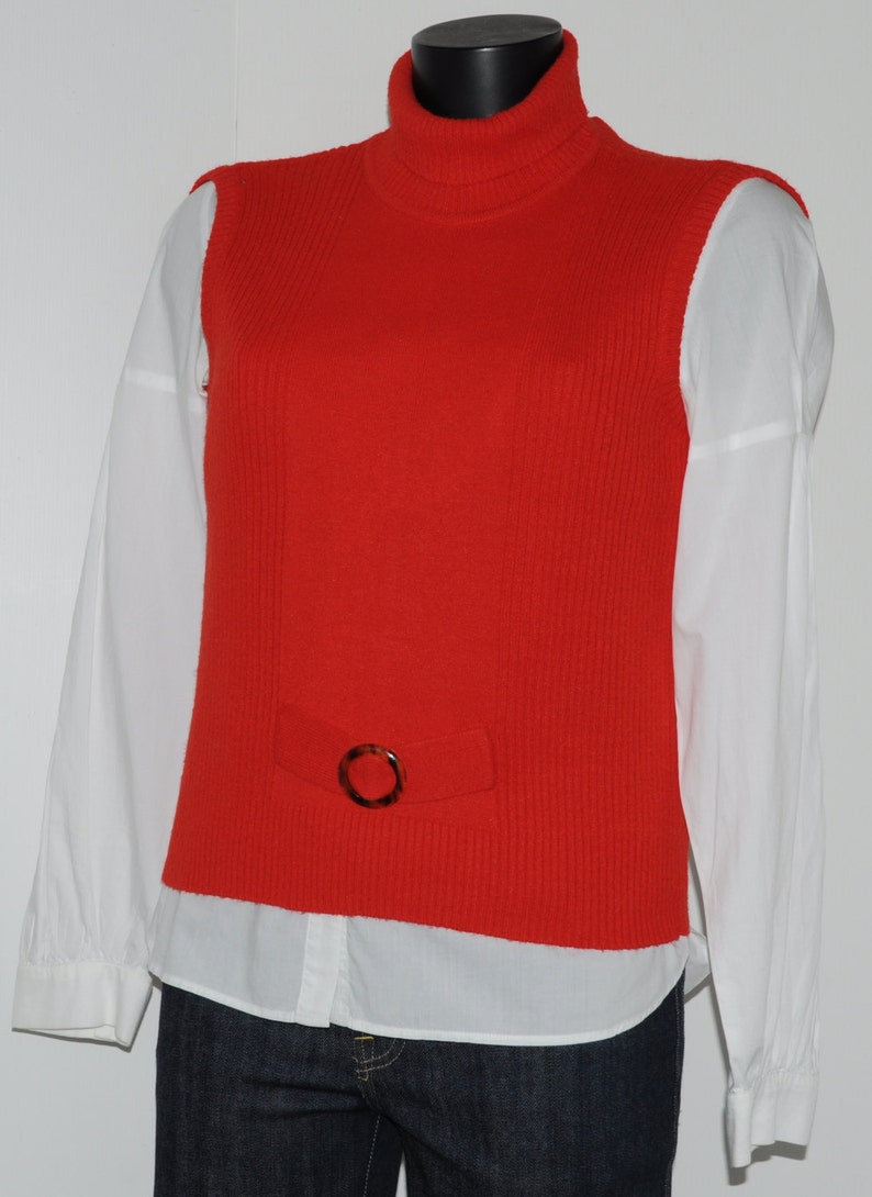 Vintage 70s red high neck sleeveless sweater with buckle Size 36-38 FR image 2