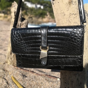 Cartera vintage 70s o bolso de simili piel cocodrilo negro