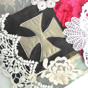 fabric scraps, vintage lace bundle, junk journaling,creative journaling, lace scraps vintage paper,crochet napkins,creative journal writing,