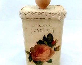 Keukendoos met roos, blikken doos met deksel, shabby chique doos, decoupagedoos, metalen doos met decoupage, metalen vintage theedoos met roos