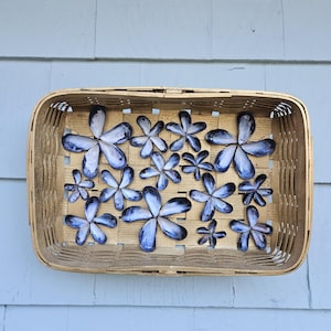 basket of mussel flowers