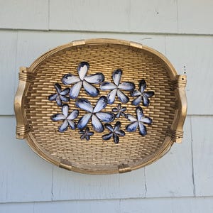 basket of mussel flowers