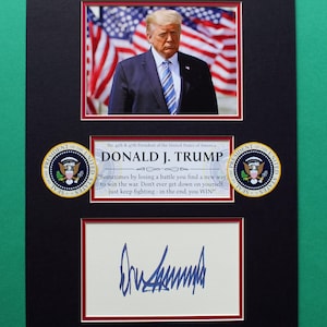 President DONALD TRUMP AUTOGRAPH 30x40 cm double mat artistic photo display 45th & 47th U.S.A. White House Resident