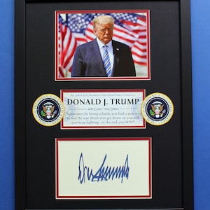 President DONALD TRUMP AUTOGRAPH 30x40 cm double mat framed artistic photo display 45th & 47th U.S.A. White House Resident