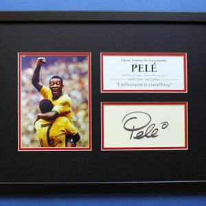 PELE AUTOGRAPH ingelijste artistieke display met dubbele mat Voetbal nr. 1 voor altijd