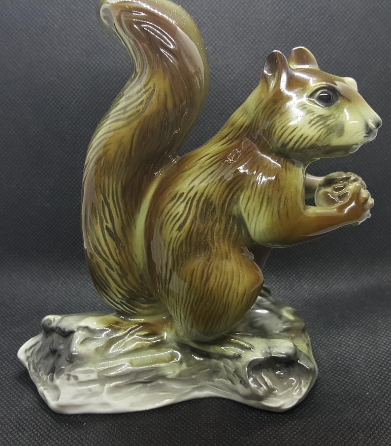 Free Shipping Rare Vintage Gerold Porzellan Squirrel Figurine Gift Bavaria Tettau Germany 1970s Hand-painted Porcelain